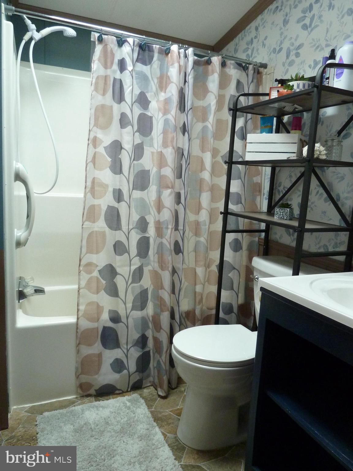 16902 Alcott Road Hagerstown, MD 21740 - Photo 37 of 43 Main Bath