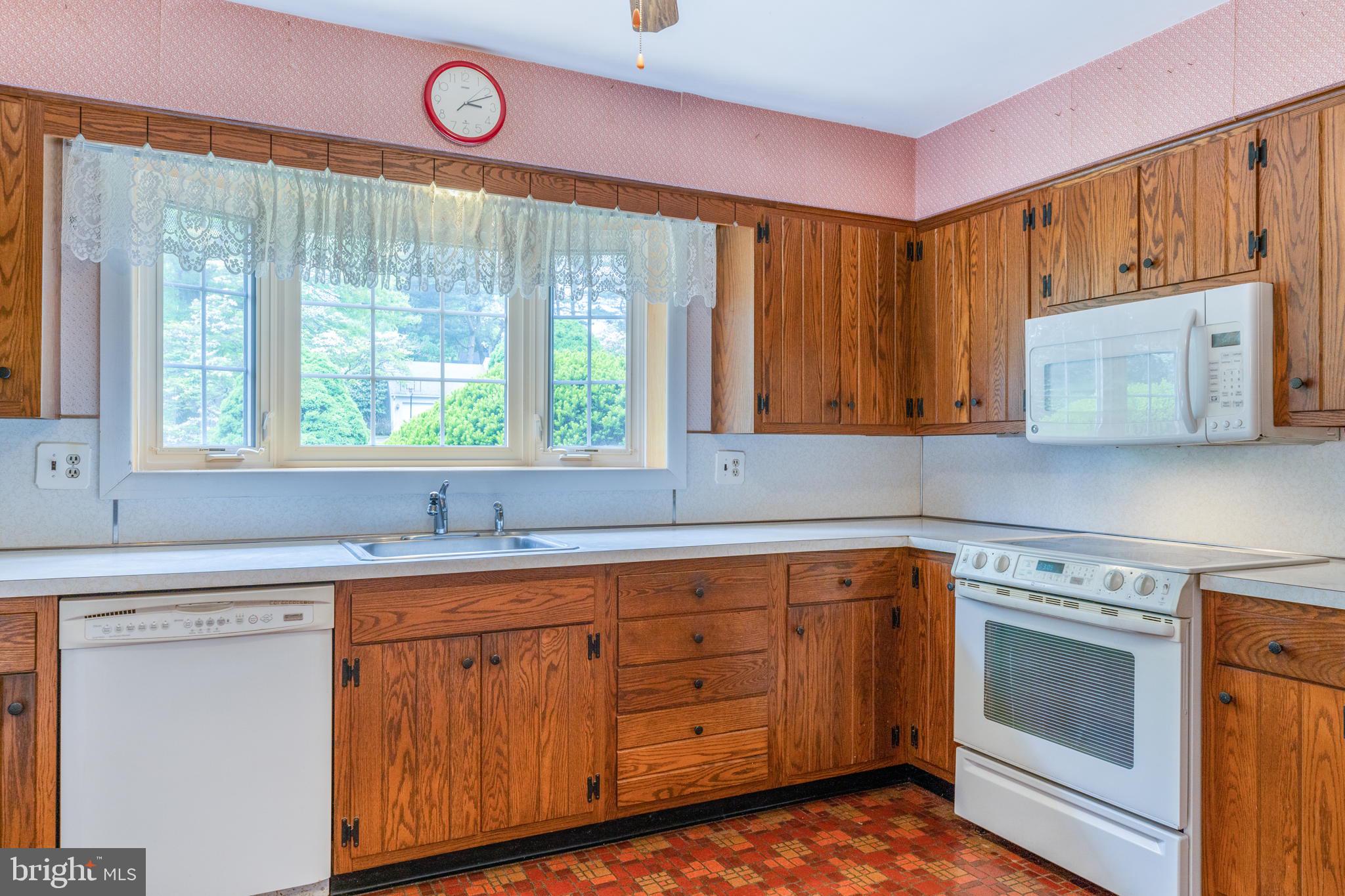 13 Applewood Road Malvern, PA 19355 - Photo 11 of 40 Gallery Image 11