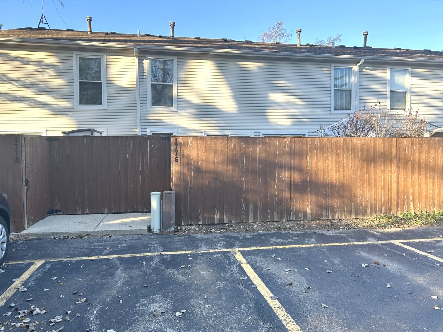 1776 Hassell Road Hoffman Estates, IL 60169 - Photo 3 of 23 a backyard of a house