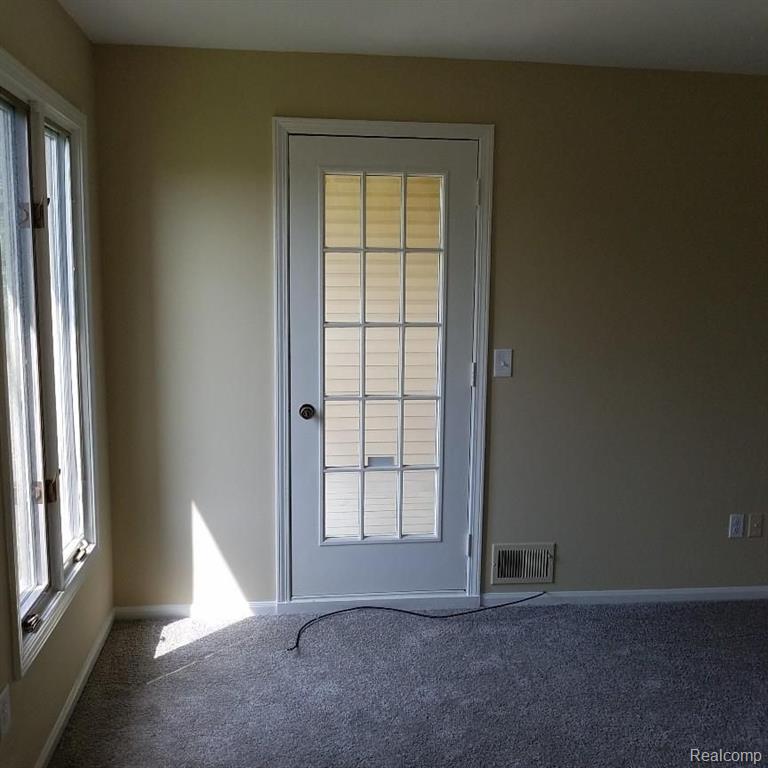 942 Golfview Court Rochester Hills, MI 48307 - Photo 8 of 24