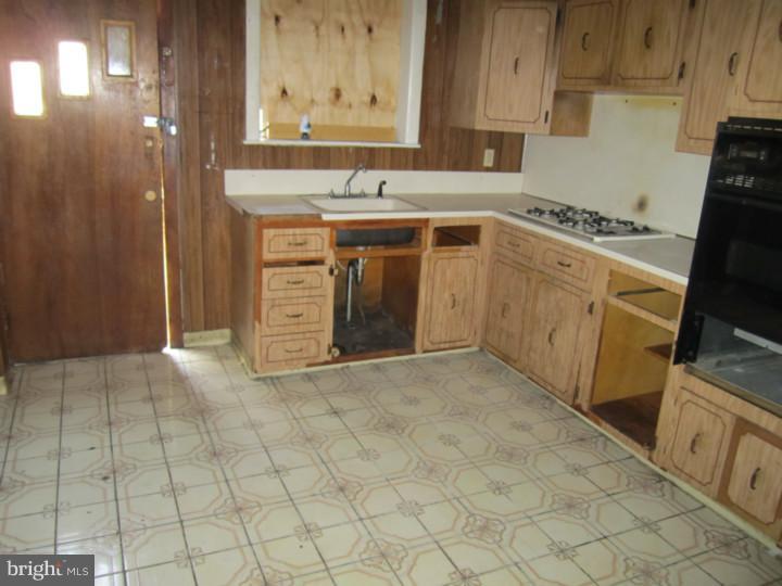 6311 Reedland Street Philadelphia, PA 19142 - Photo 4 of 8 Gallery Image 4