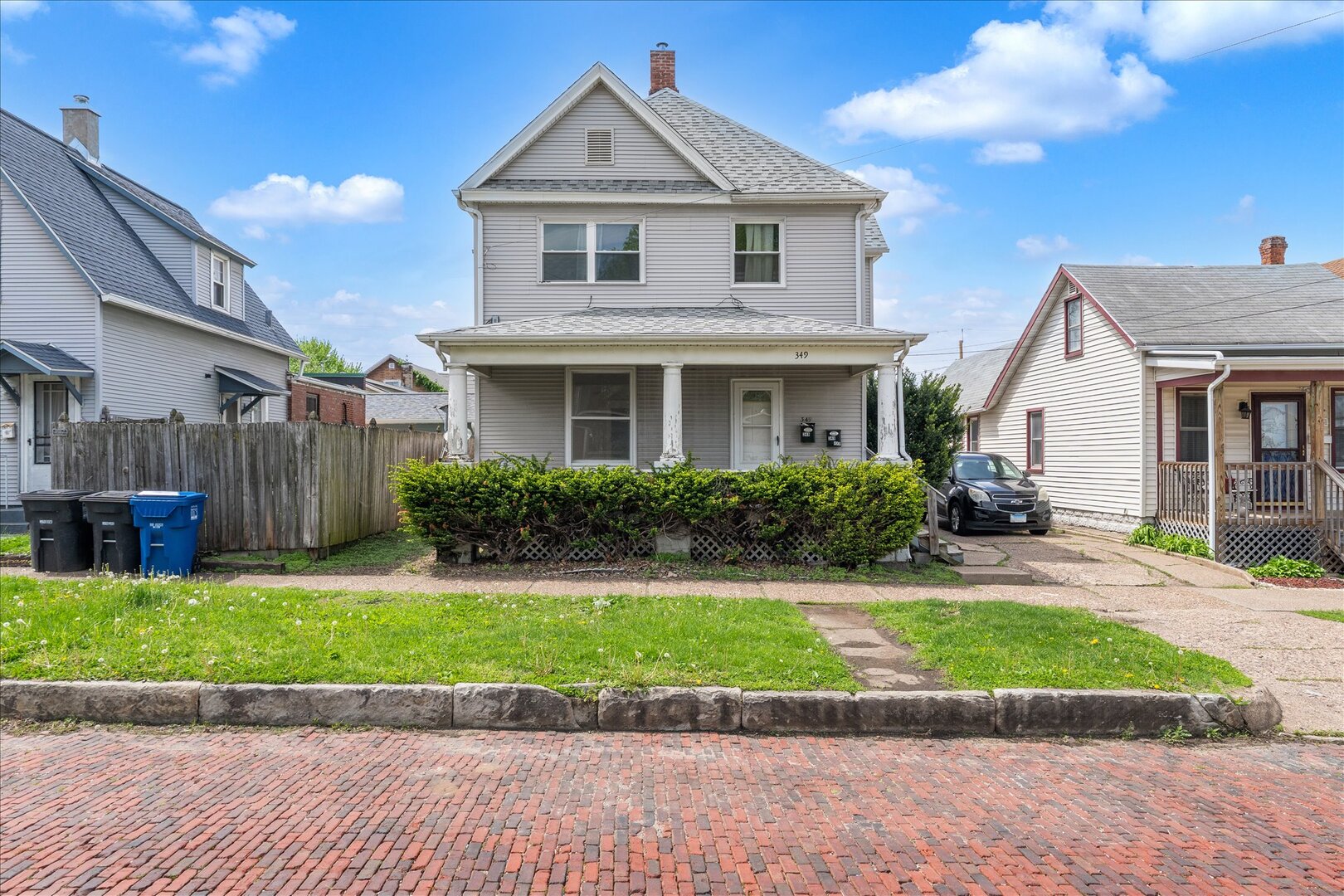 349 10th Street Moline, IL 61265 - Photo 1 of 24