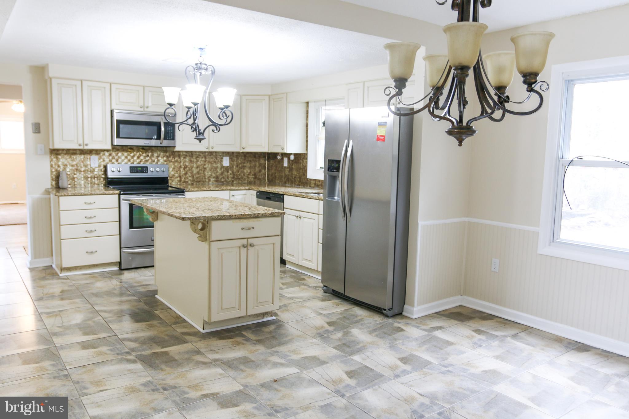 912 Fall Ridge Way Gambrills, MD 21054 - Photo 11 of 31 Large Kitchen/Dining area