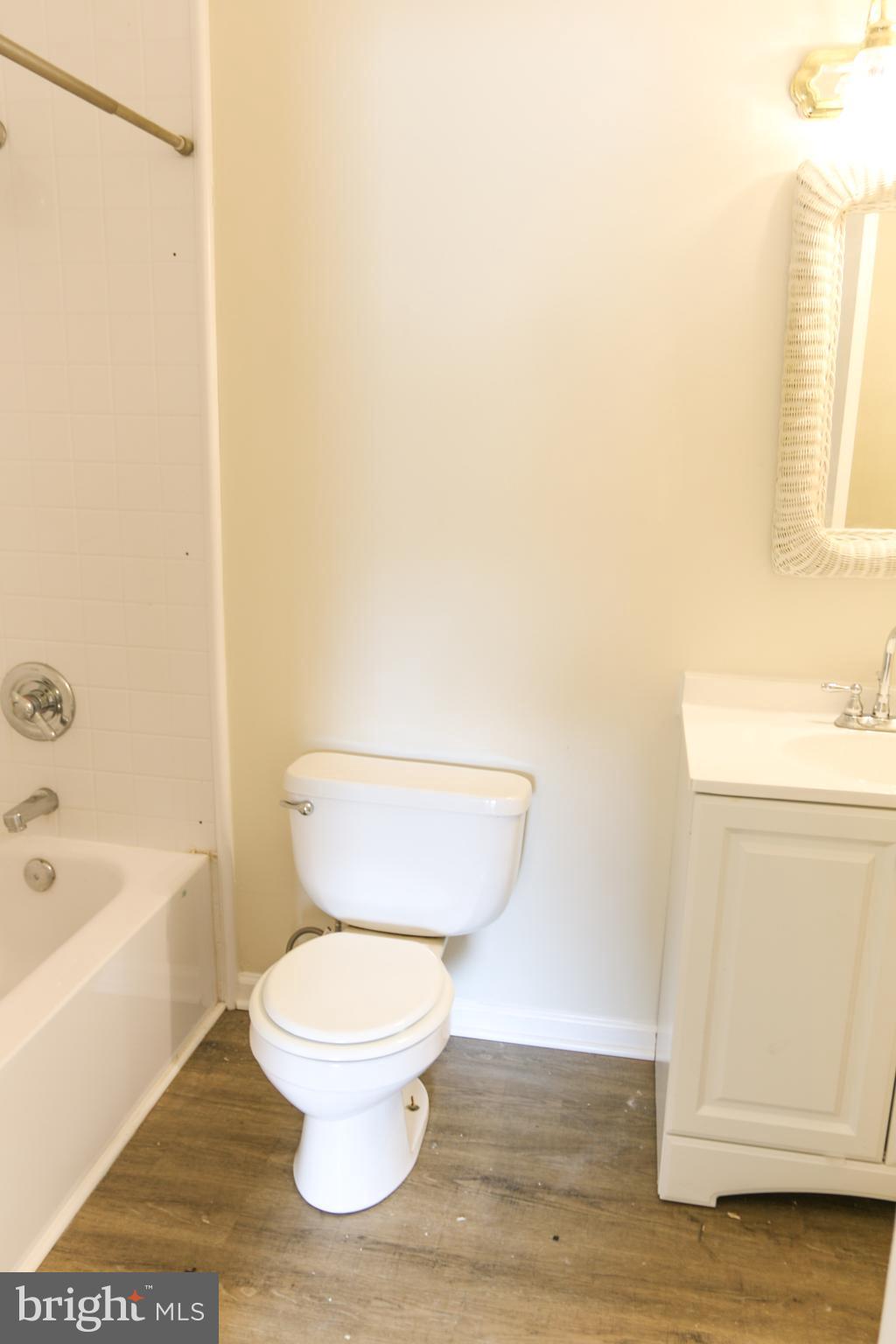 912 Fall Ridge Way Gambrills, MD 21054 - Photo 25 of 31 Hall Bathroom