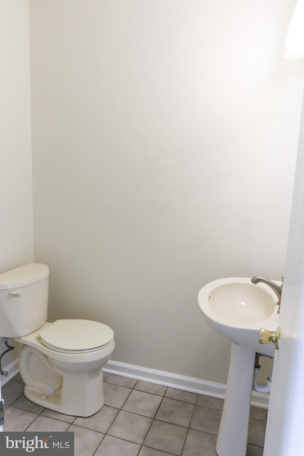 912 Fall Ridge Way Gambrills, MD 21054 - Photo 5 of 31 Main floor 1/2 bath