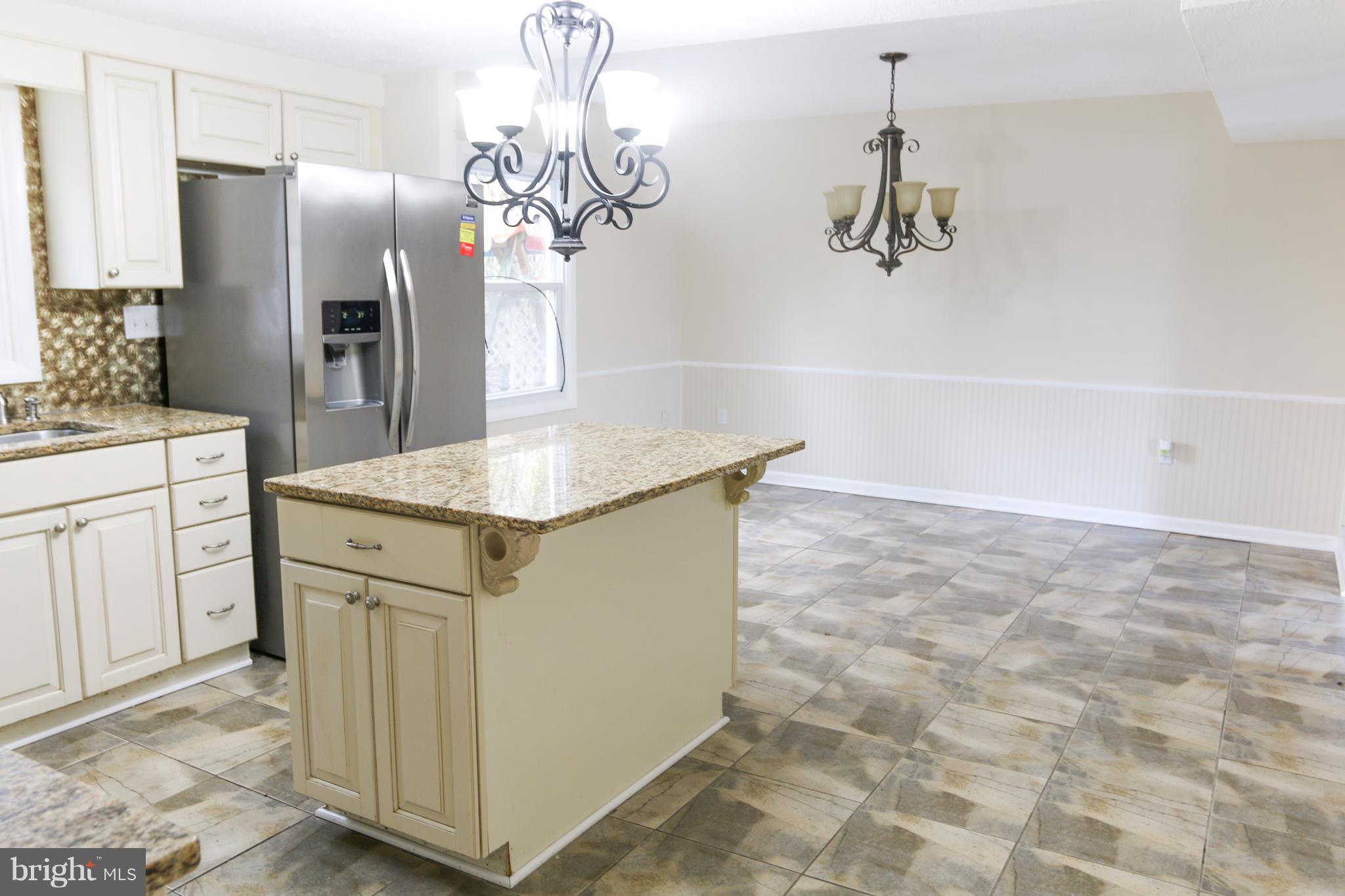 912 Fall Ridge Way Gambrills, MD 21054 - Photo 10 of 31 Large eat in Kitchen
