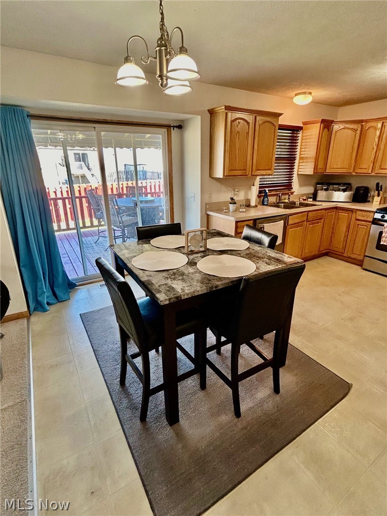 30891 Harrison Road Wickliffe, OH 44092 - Photo 4 of 18 Dining space with sliding doors to patio.