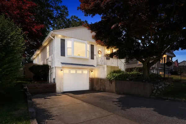 $479,998 | 68 Brookside Avenue, North Providence, RI 02911