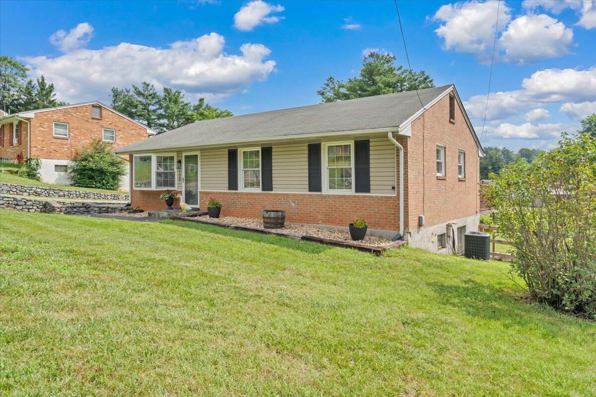 729 Kenyon Road Vinton, VA 24179 - Photo 50 of 54 51-MIB00947