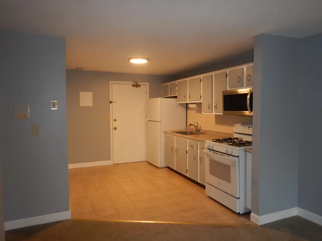 $175,000 | 136 Mammoth Road, Unit 628, Hooksett, NH 03106