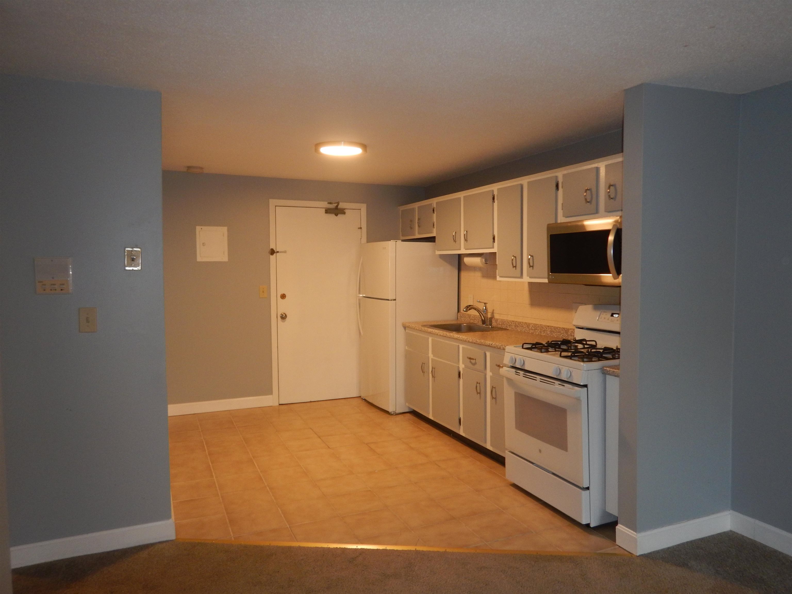 136 Mammoth Road, Unit 628 Hooksett, NH 03106 - Photo 9 of 22