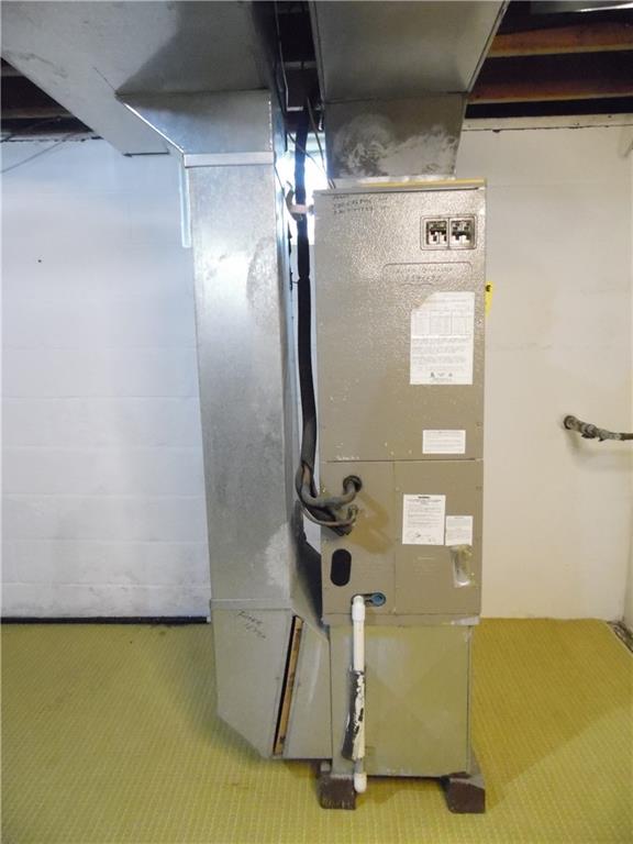497 Tanglewood Road Pulaski, PA 16143 - Photo 15 of 20 a view of a room with gym equipment