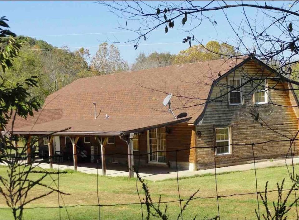 361 Smith Road Nunnelly, TN 37137 - Photo 2 of 18