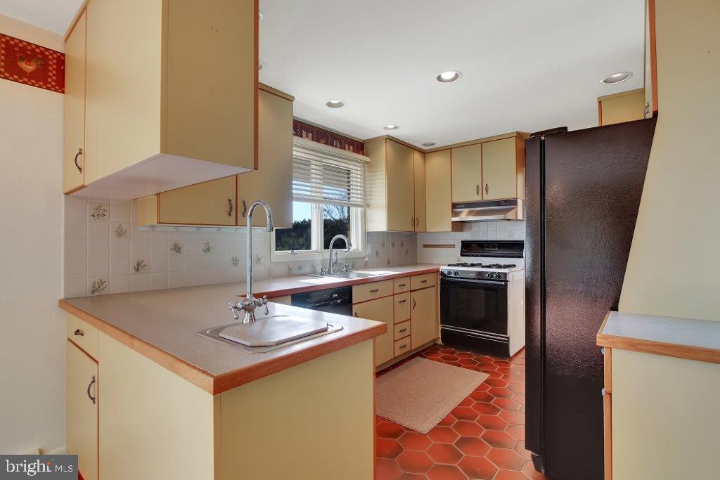 519 N Road York, PA 17403 - Photo 11 of 24