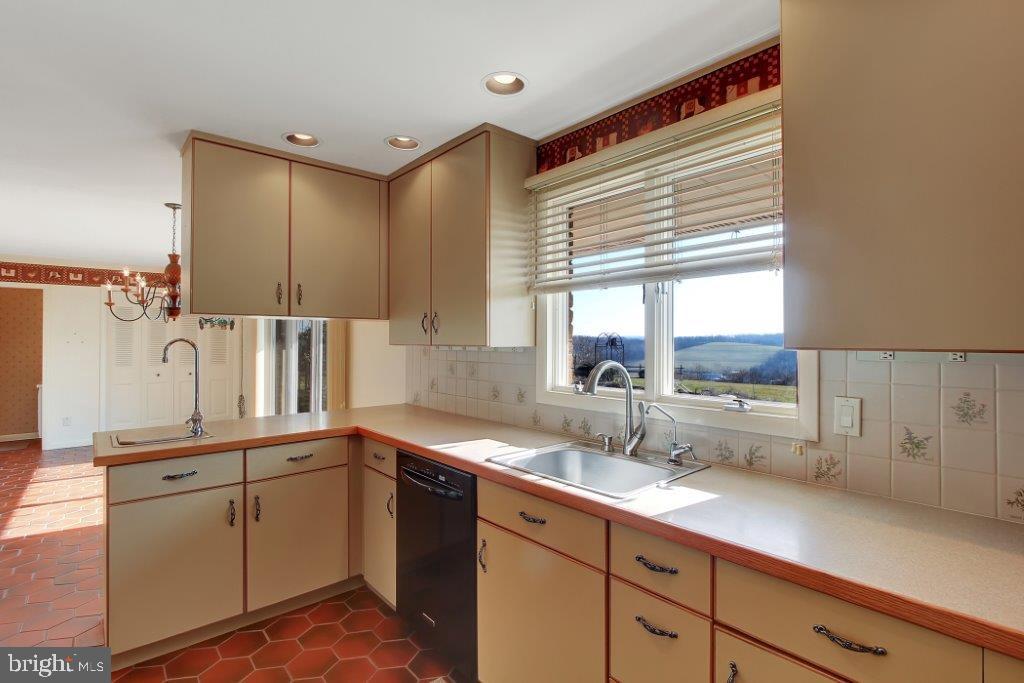 519 N Road York, PA 17403 - Photo 9 of 24