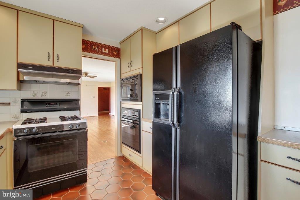 519 N Road York, PA 17403 - Photo 10 of 24