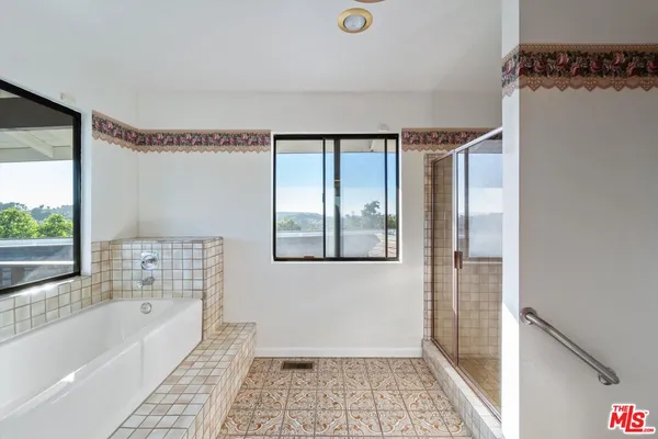 $3,995 | 44310 VÃa Barranca, Unit 4, Temecula, CA 92590