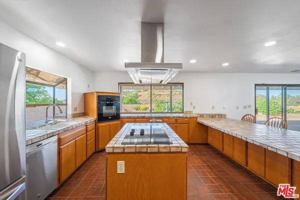 $3,995 | 44310 VÃa Barranca, Unit 4, Temecula, CA 92590