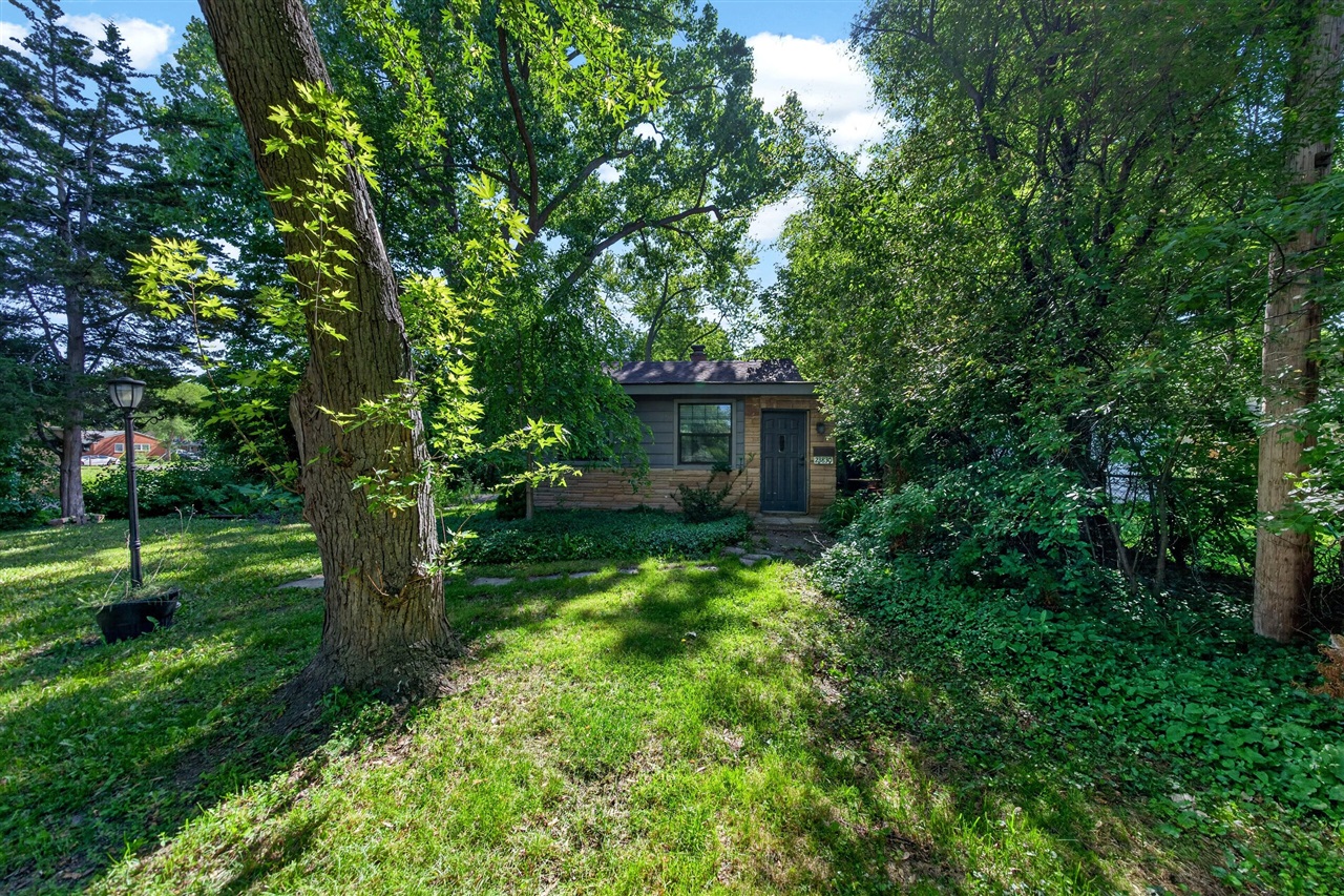 23830 Scotia Road Oak Park, MI 48237 - Photo 2 of 28