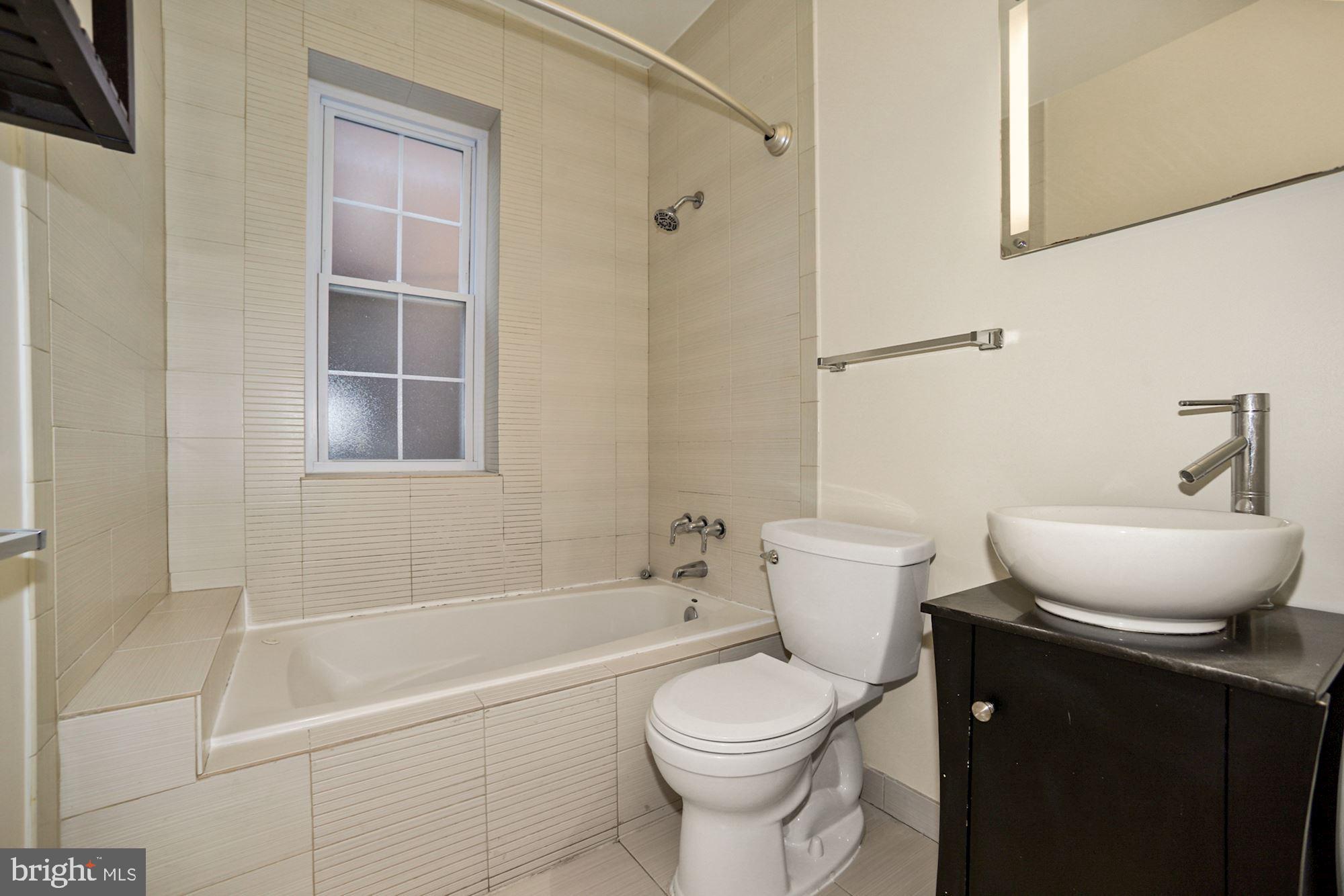 1126 Columbia Road Northwest, Unit 3 Washington, DC 20009 - Photo 13 of 21 Ensuite bath, with tub
