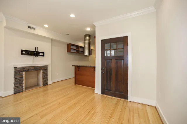 $3,500 | 1126 Columbia Road Northwest, Unit 3, Washington, DC 20009