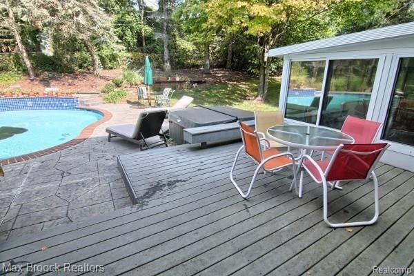 4173 Fieldbrook Road West Bloomfield, MI 48323 - Photo 27 of 32 Deck