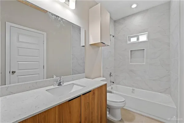 $1,300 | 307 West Campeche Avenue, Unit 4, Alton, TX 78573