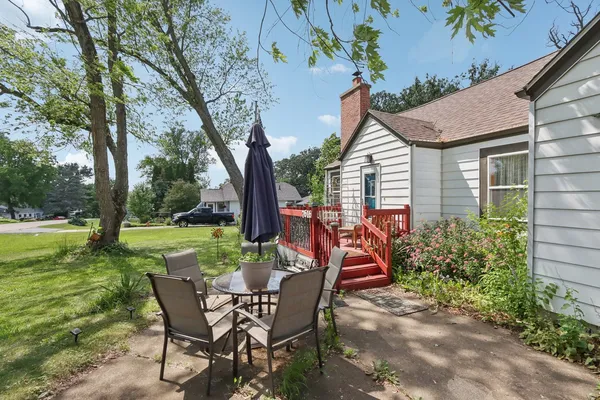 a view of a house with backyard and sitting area