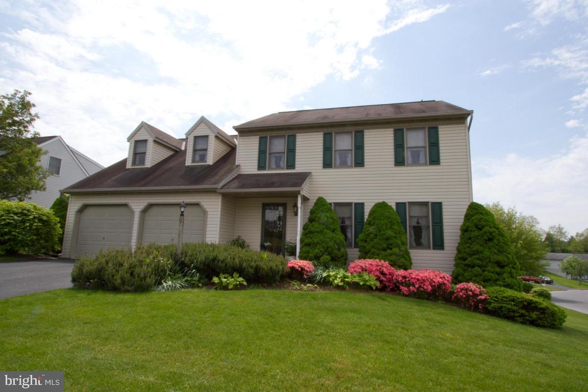 9 Edgewood Drive Lititz, PA 17543 - Photo 1 of 32 Gallery Image 1