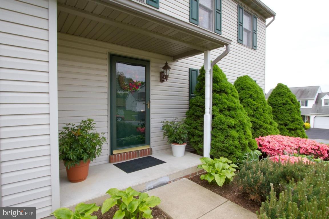 9 Edgewood Drive Lititz, PA 17543 - Photo 2 of 32 Gallery Image 2