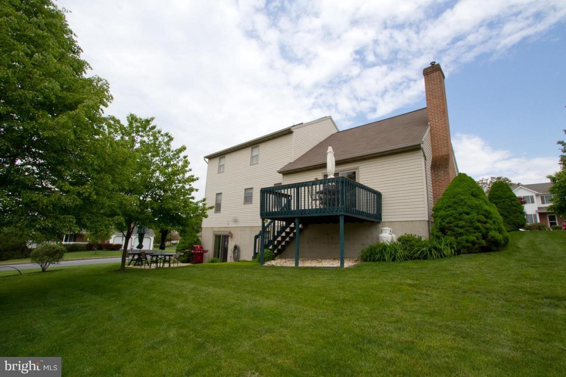 9 Edgewood Drive Lititz, PA 17543 - Photo 3 of 32 Gallery Image 3