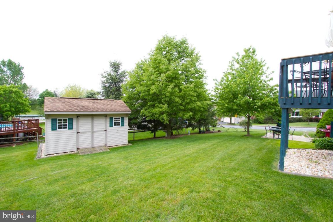 9 Edgewood Drive Lititz, PA 17543 - Photo 4 of 32 Gallery Image 4