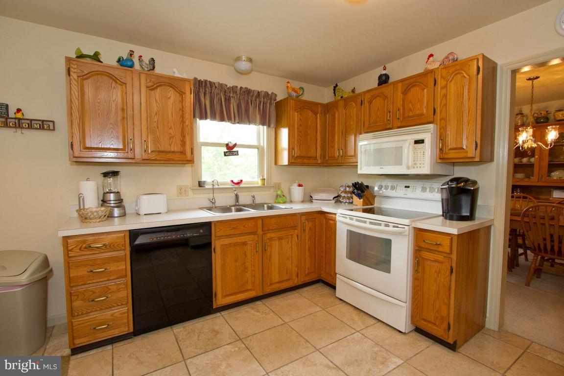 9 Edgewood Drive Lititz, PA 17543 - Photo 8 of 32 Gallery Image 8
