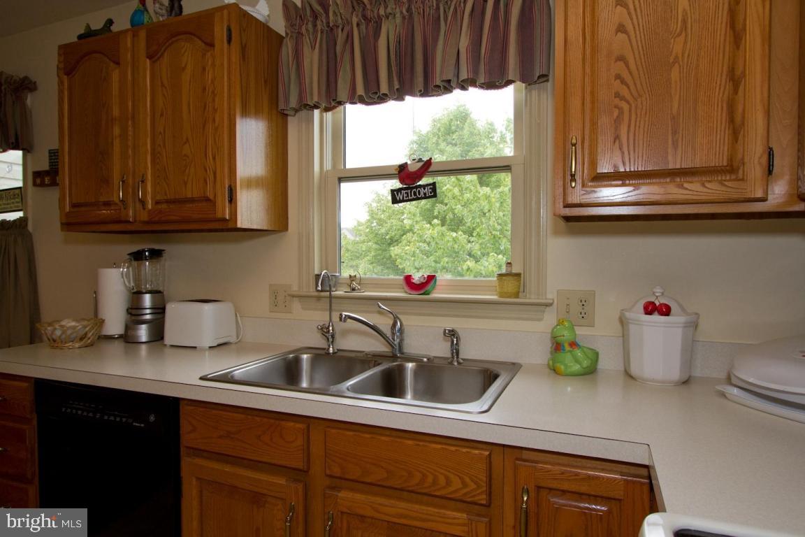 9 Edgewood Drive Lititz, PA 17543 - Photo 9 of 32 Gallery Image 9