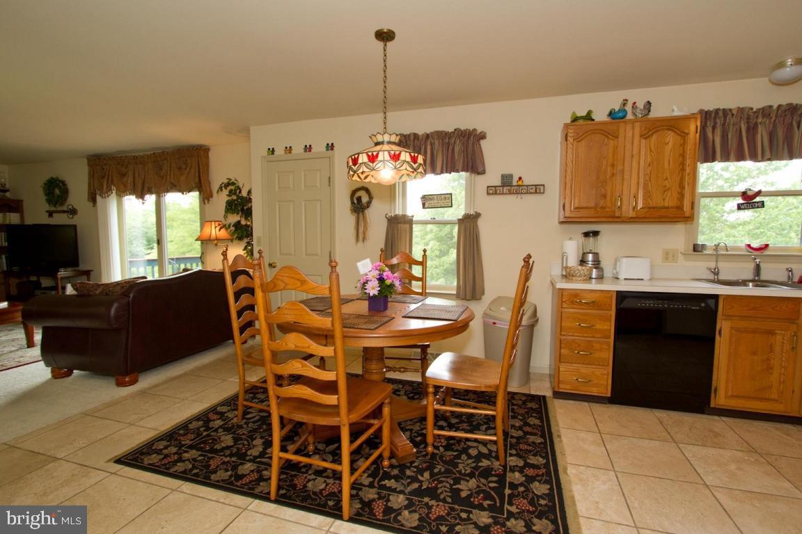 9 Edgewood Drive Lititz, PA 17543 - Photo 10 of 32 Gallery Image 10