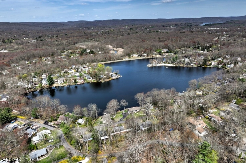 11 Mt Crest Road Oak Ridge, NJ 07438 - Photo 2 of 36