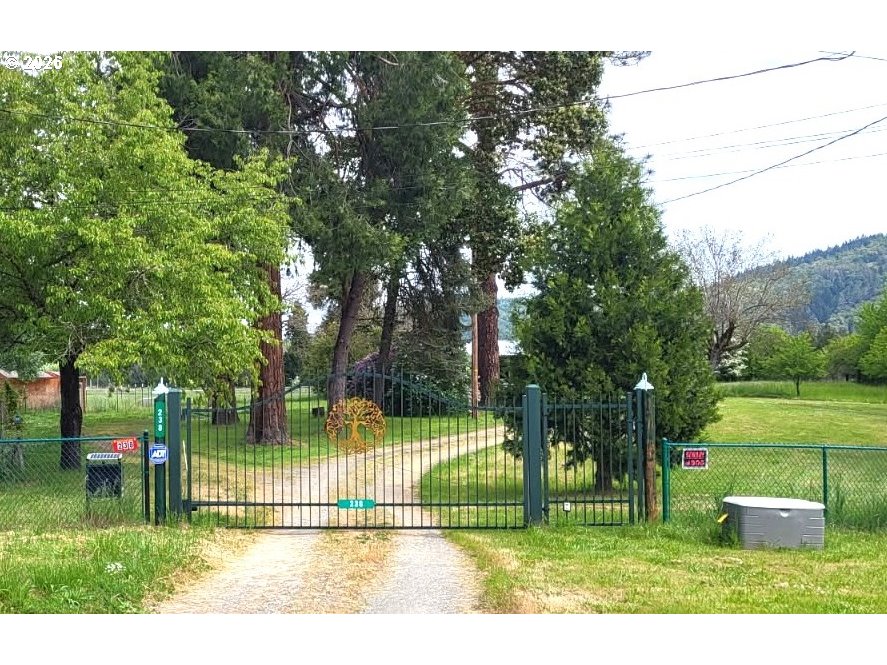 238 Ball Lane Riddle, OR 97469 - Photo 5 of 33