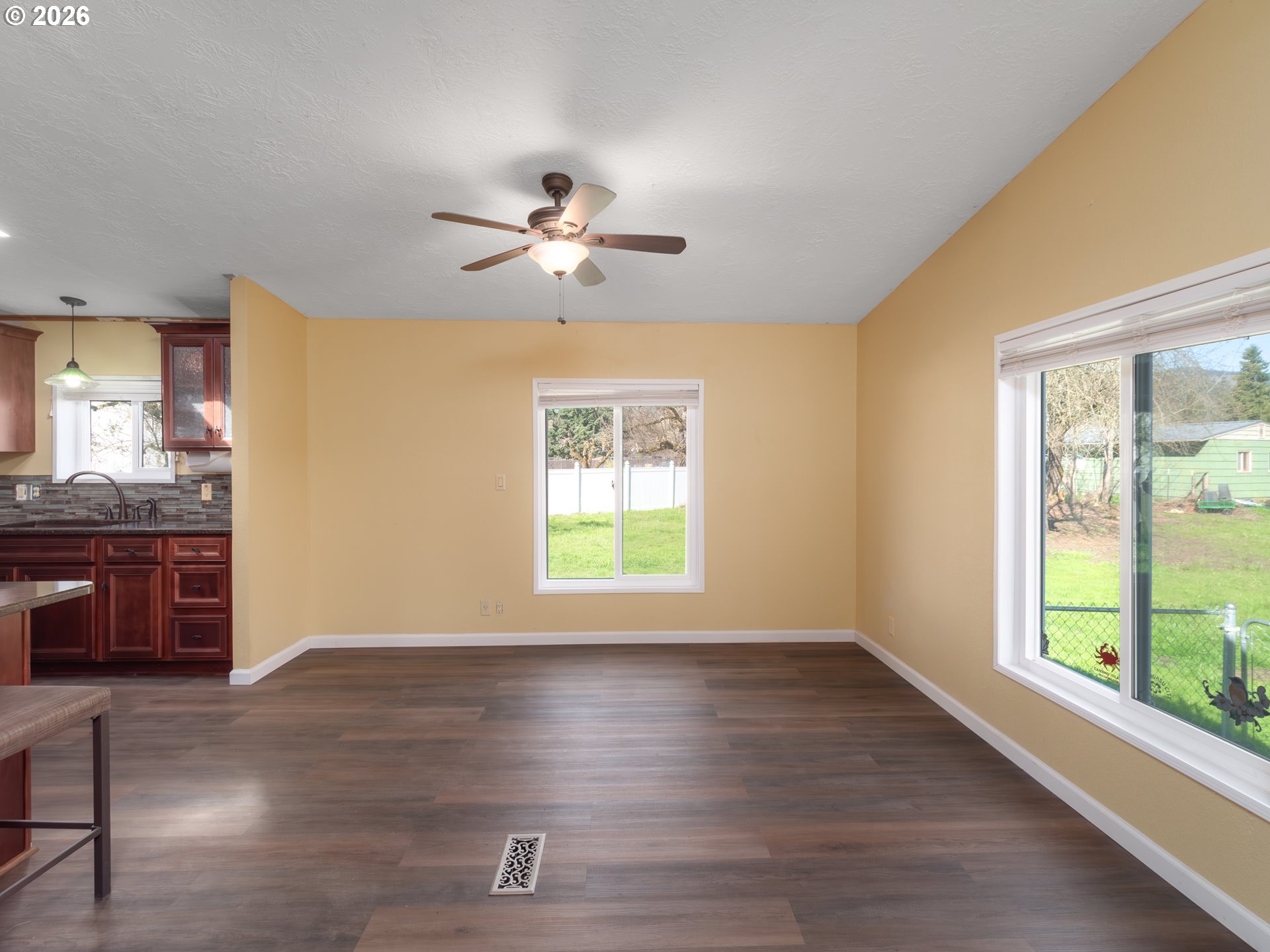 238 Ball Lane Riddle, OR 97469 - Photo 7 of 33