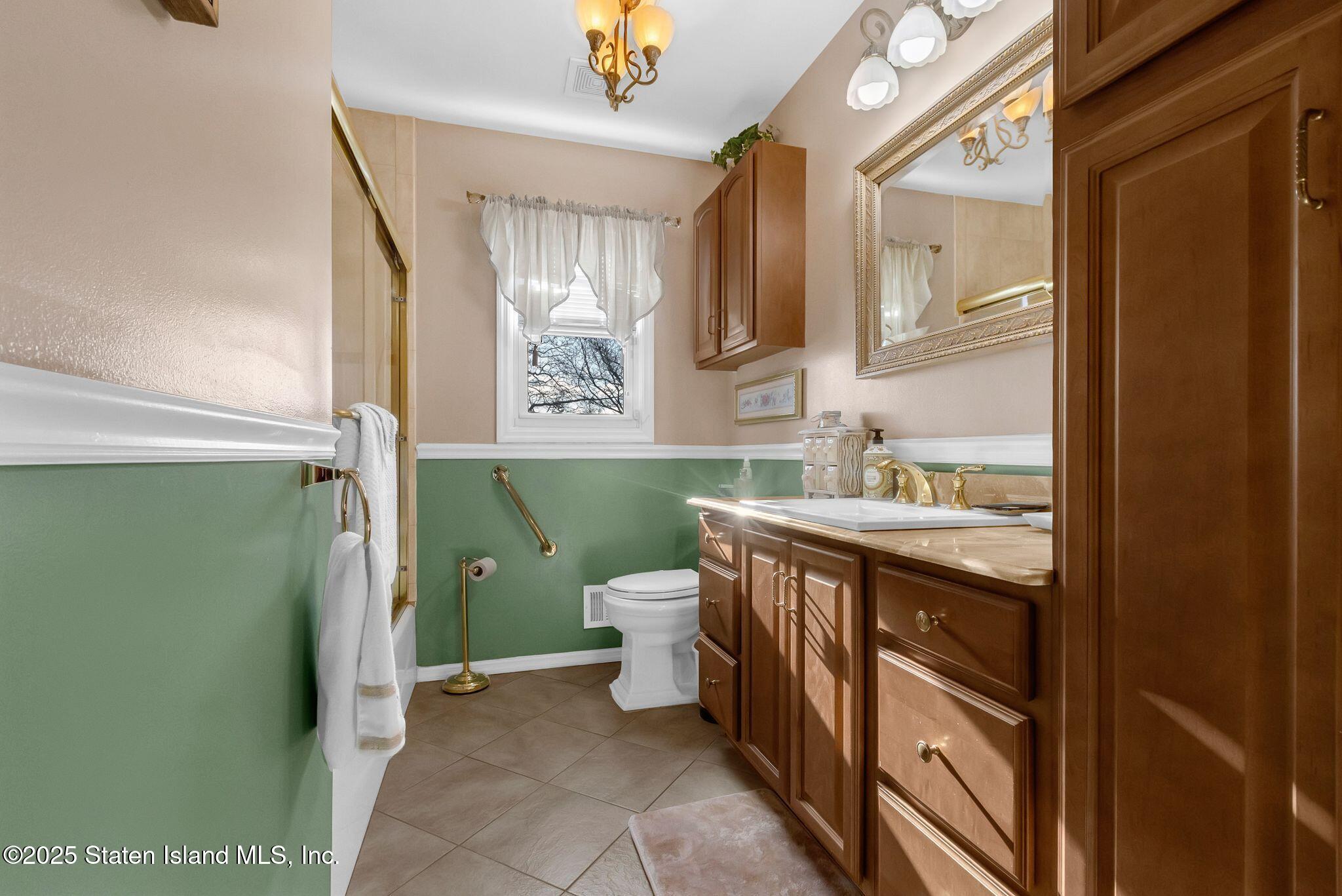 1196 Richmond Road Staten Island, NY 10304 - Photo 16 of 25 1196_Richmond_Rd_Staten_Island_NY_10304_