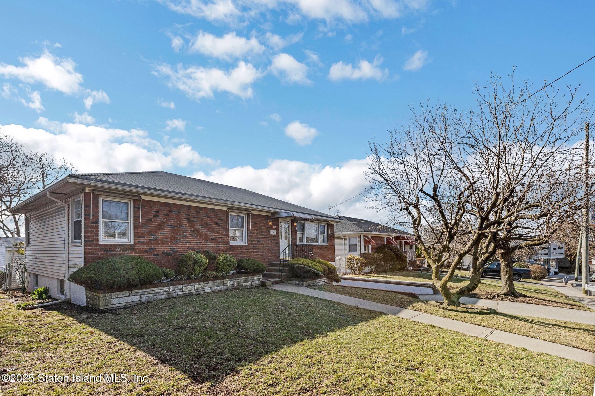 1196 Richmond Road Staten Island, NY 10304 - Photo 4 of 25 1196_Richmond_Rd_Staten_Island_NY_10304_