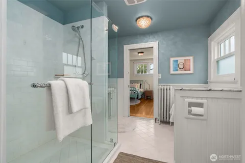 a en suite bathroom with a shower