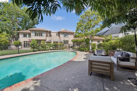 $5,495,000 | 10 Muir Avenue, Piedmont, CA 94610