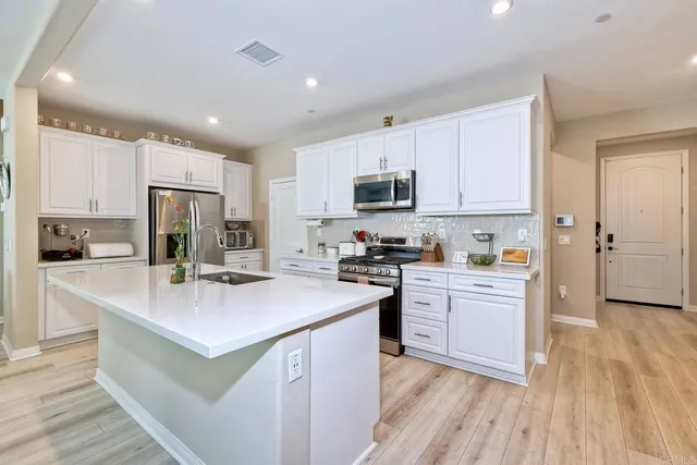 $865,000 | 1715 Crabapple Way, Oceanside, CA 92056