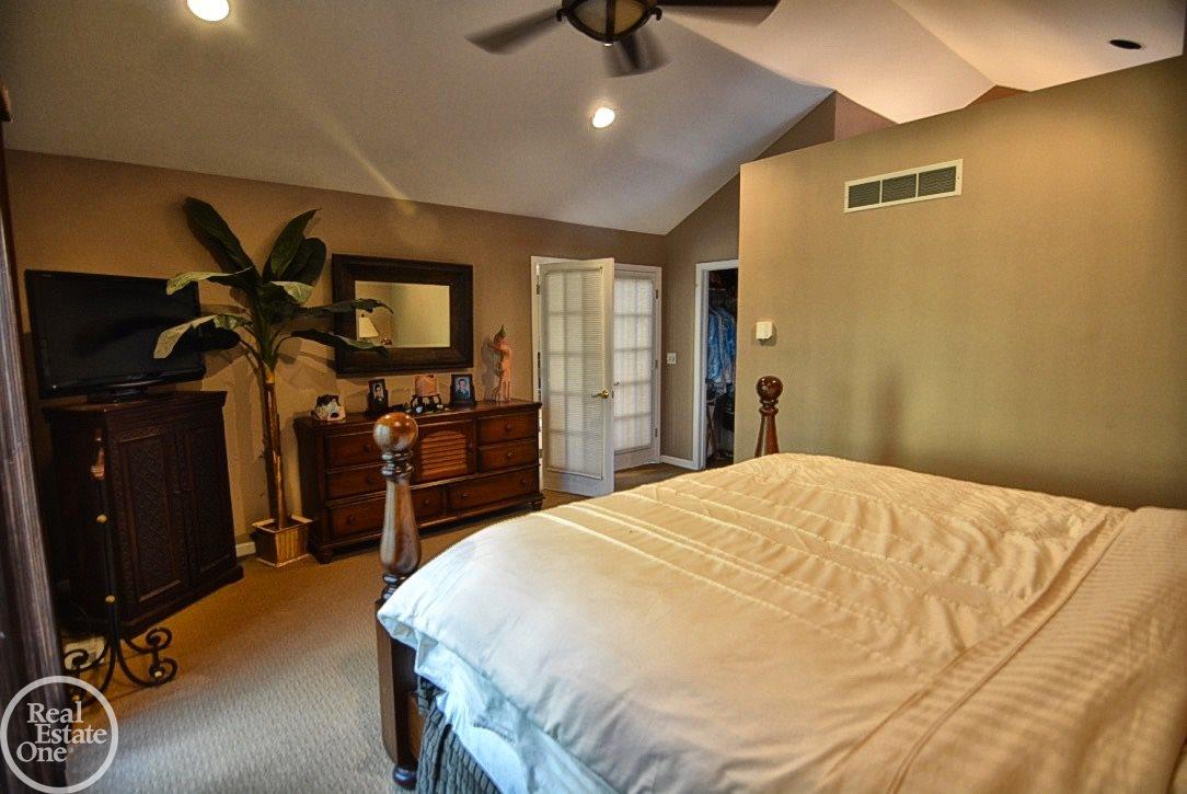 2052 Reagan Drive Rochester Hills, MI 48309 - Photo 32 of 70