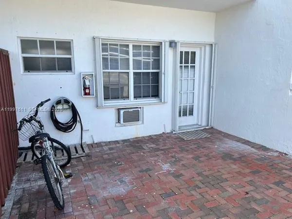 $1,650 | Golden Isles, Hallandale Beach, FL 33009