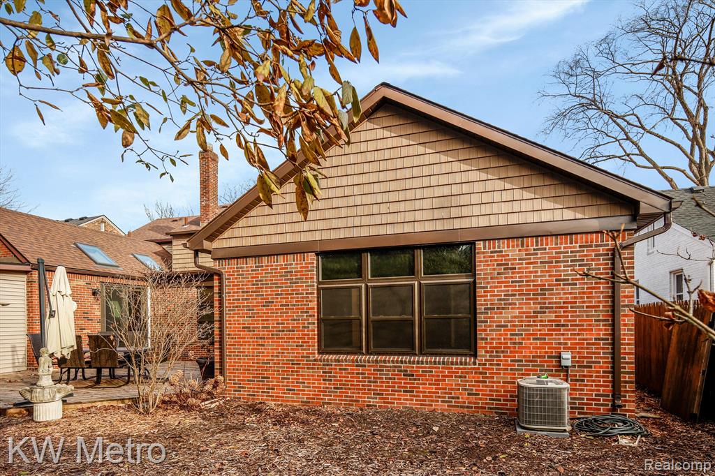 407 Touraine Road Grosse Pointe Farms, MI 48236 - Photo 38 of 43