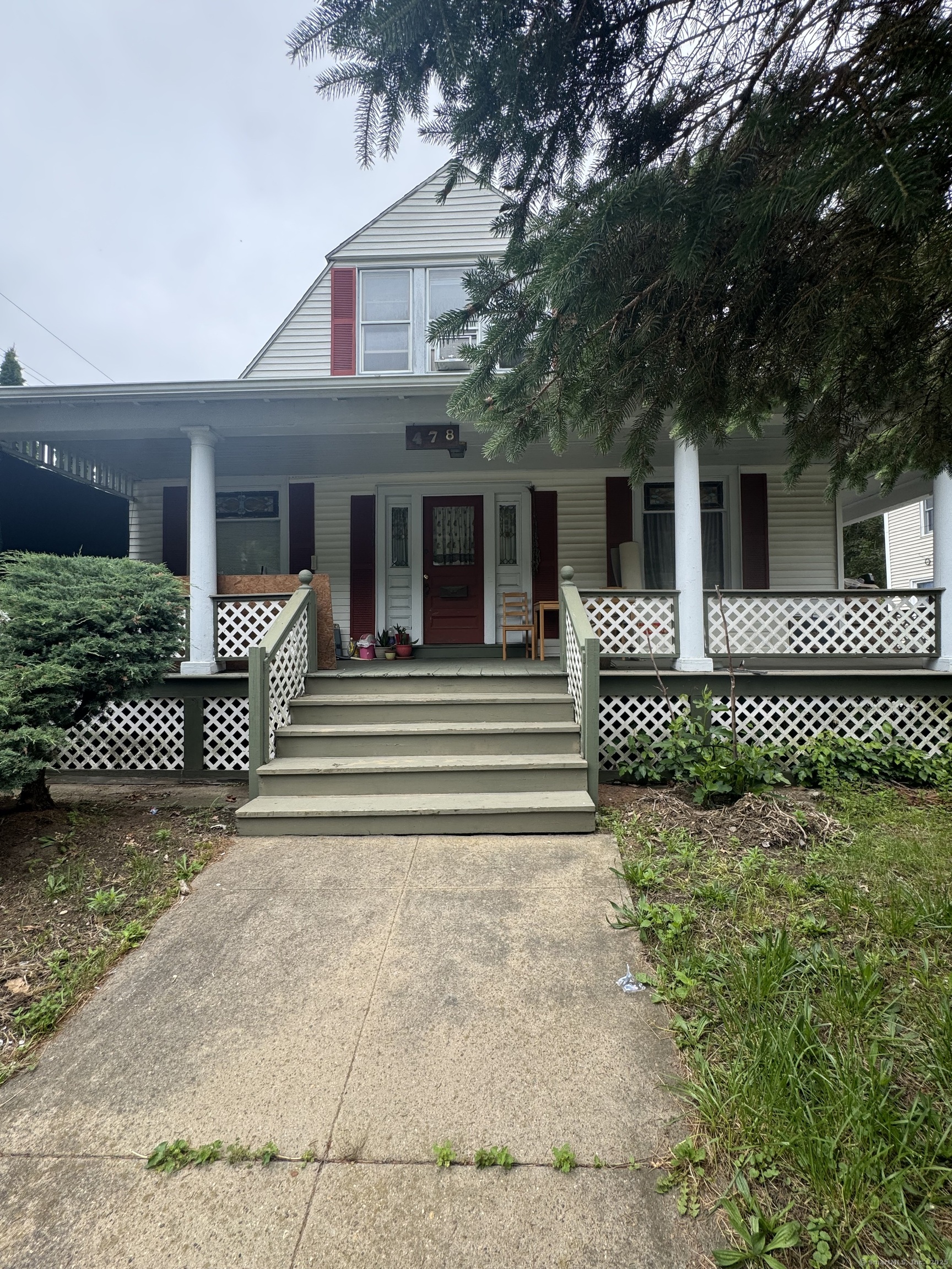 478 East Main Street Norwich, CT 06360 - Photo 1 of 19 a front view of a house with garden