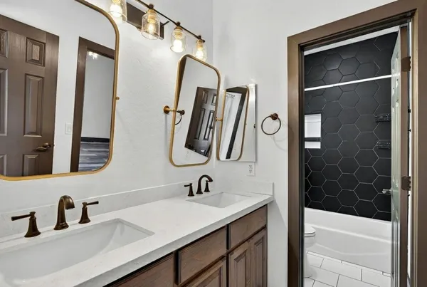 $5,000 | 6932 East Pearl Street, Mesa, AZ 85207