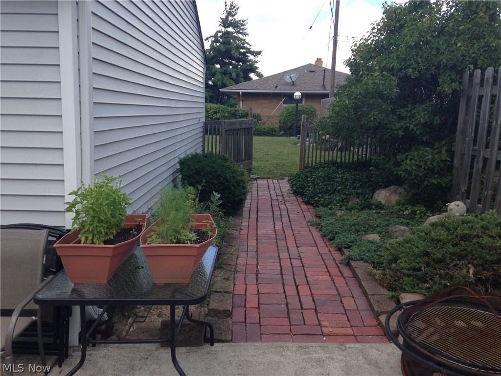9360 Reichert Road Parma, OH 44130 - Photo 12 of 13