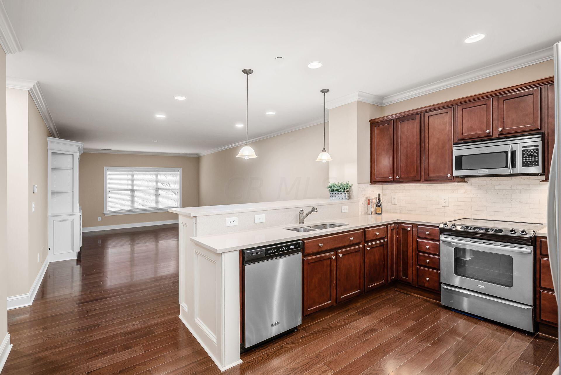 3175 Tremont Road, Unit 311 Columbus, OH 43221 - Photo 3 of 26 001_2_R 3175 Tremont Rd 001-